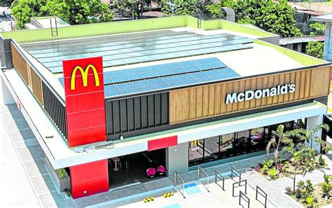 Fast food chain harnesses power of the sun .